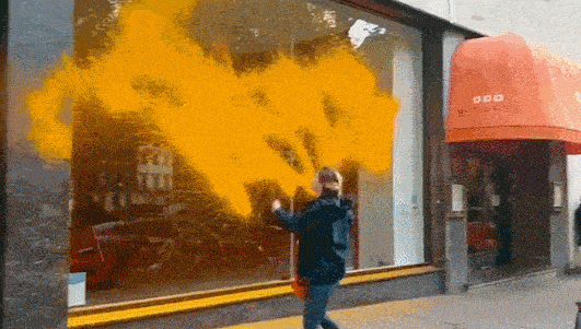 英国环保组织在豪车展厅外喷油漆要求政府立即停米乐m6止所有石油开采活动