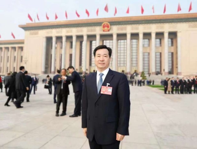 刘怀平代表：壮大环境服务业 推动环米乐m6保产业高质量发展
